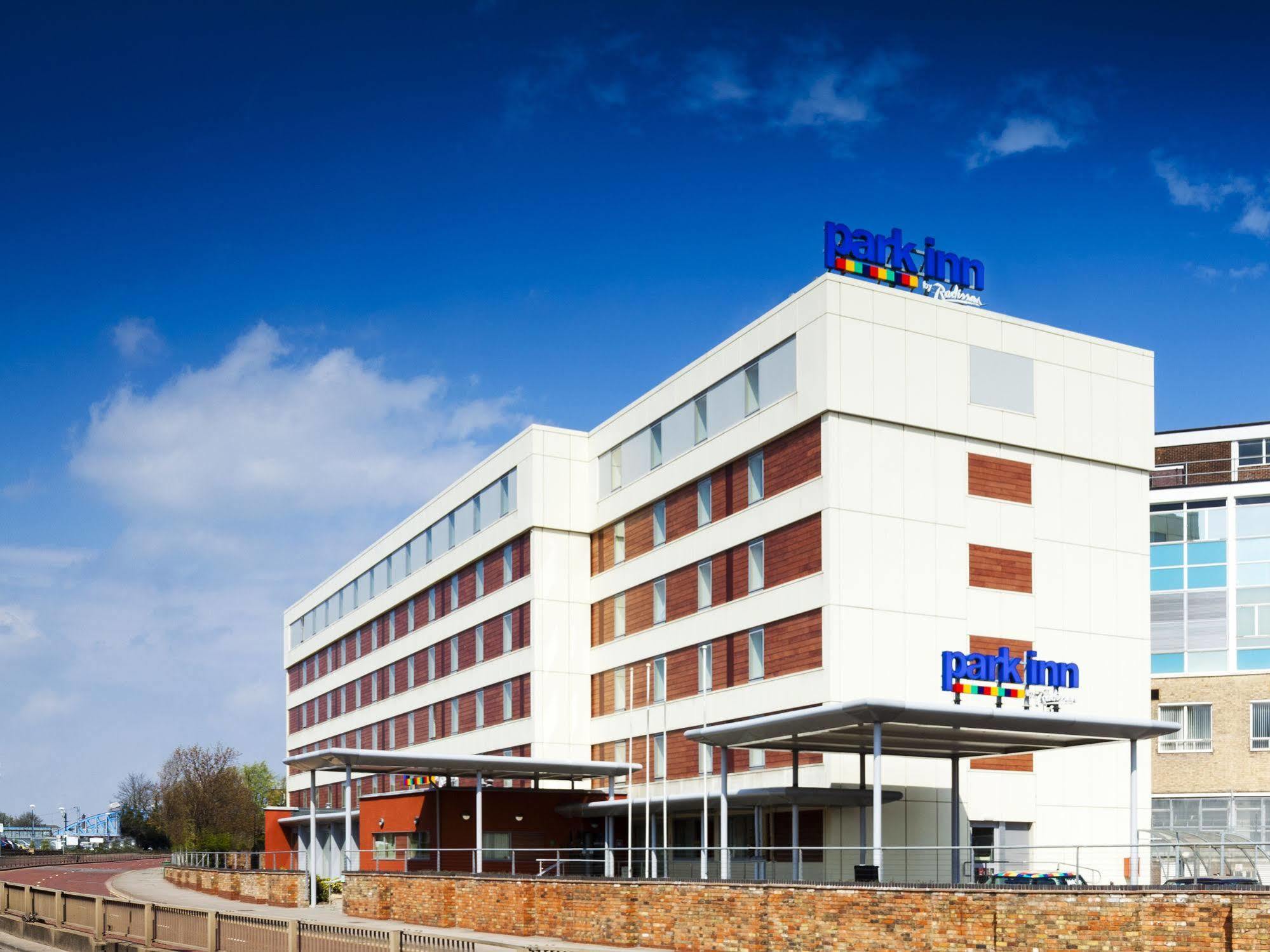 Park Inn By Radisson Peterborough Exterior foto