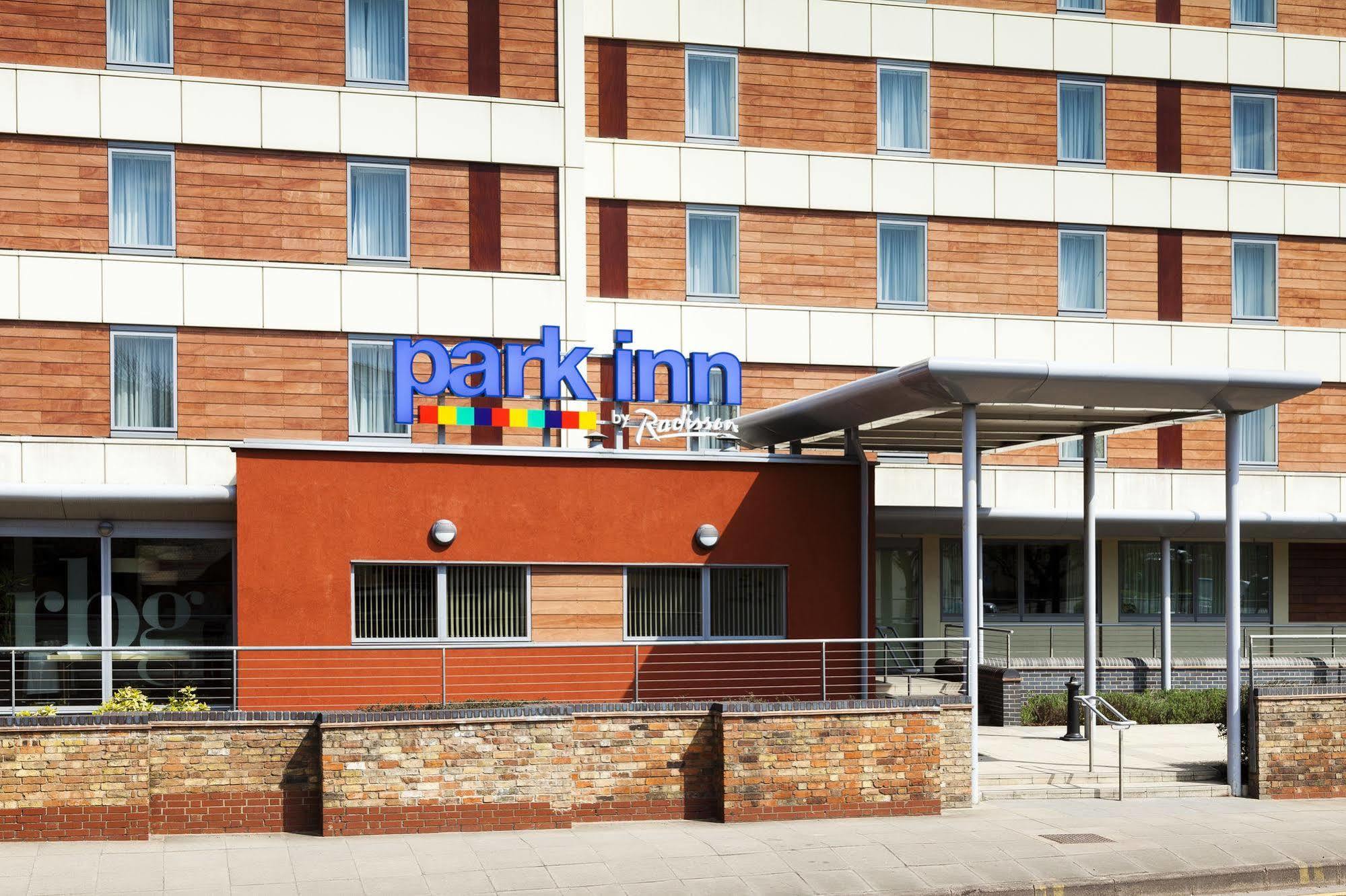 Park Inn By Radisson Peterborough Exterior foto