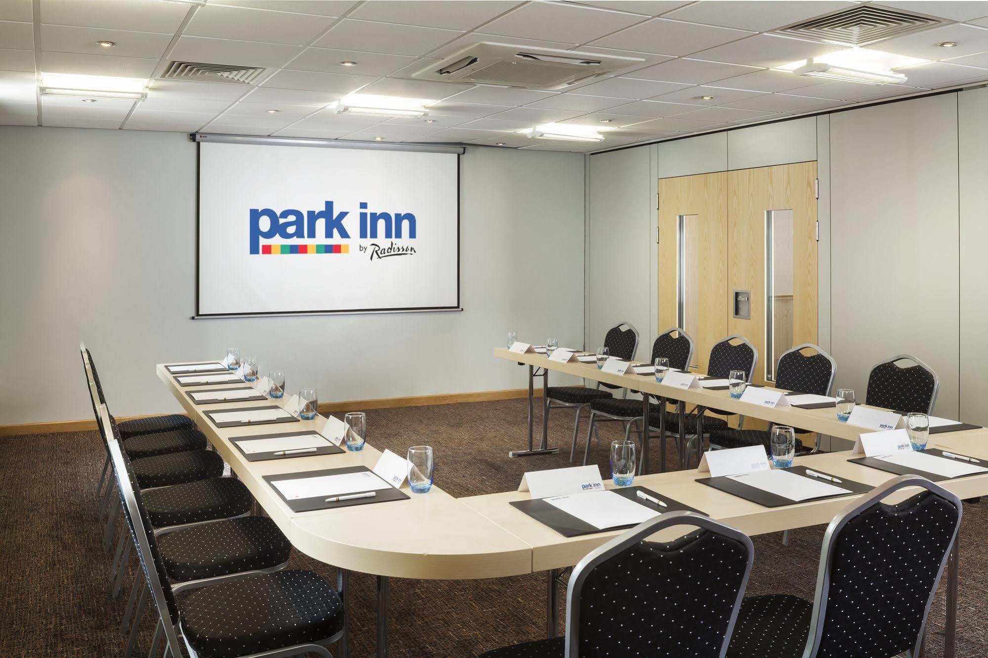 Park Inn By Radisson Peterborough Exterior foto