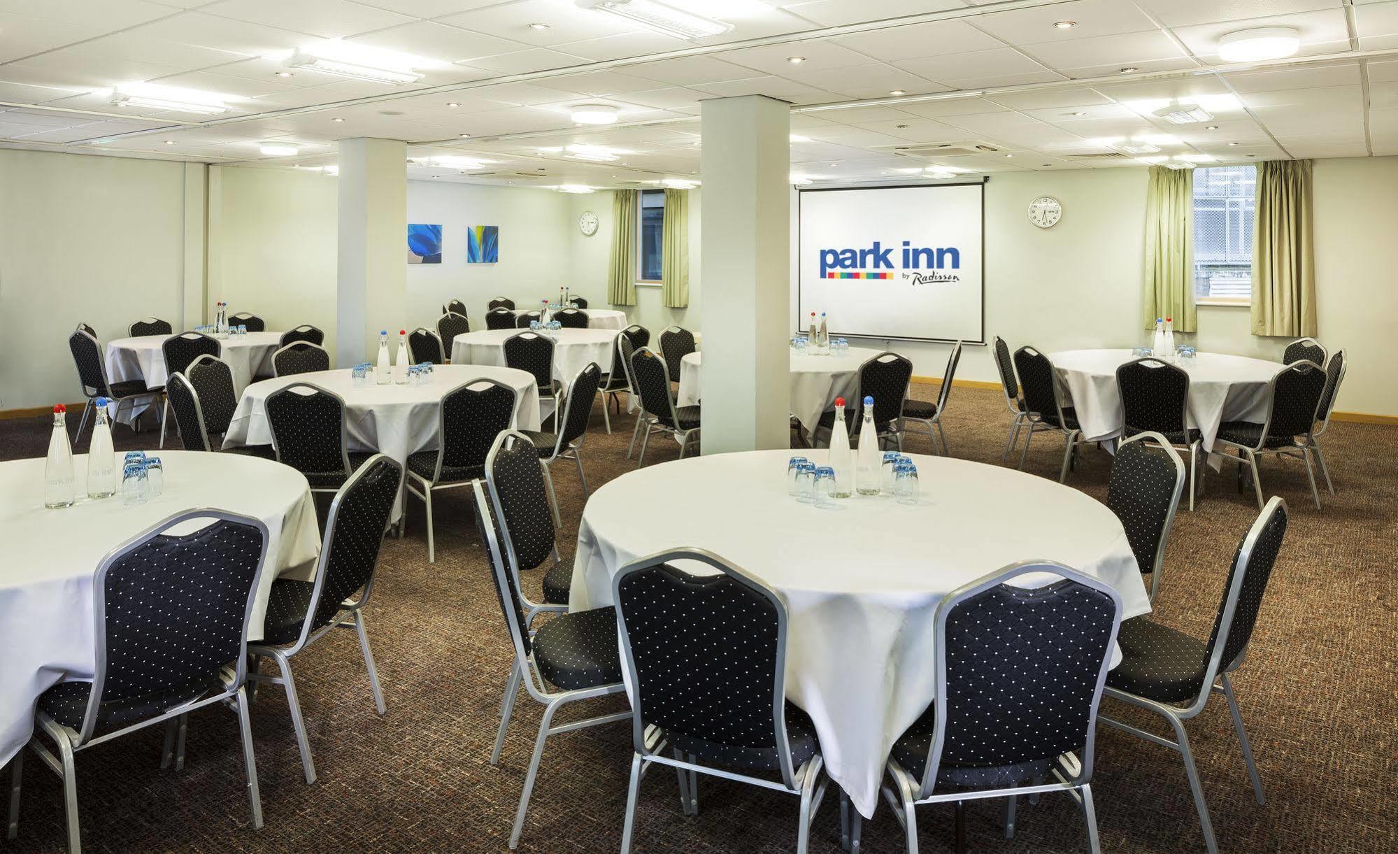 Park Inn By Radisson Peterborough Exterior foto